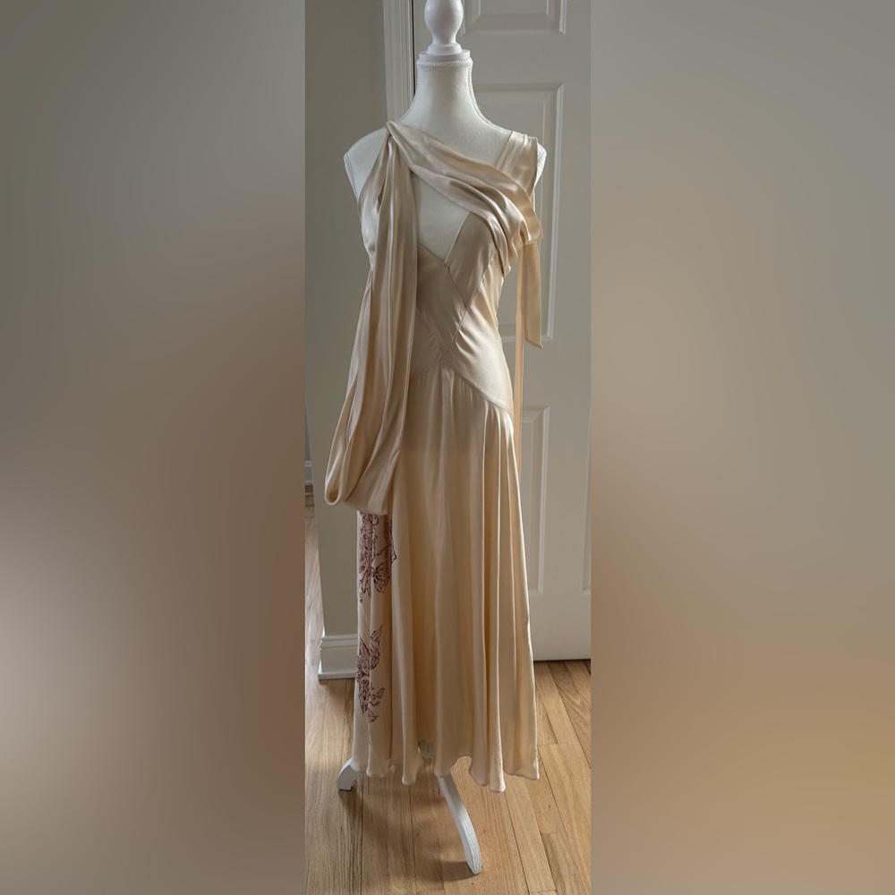 Designer Elegant Floral print Sleeveless silk Dress, made in Italy